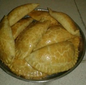 How To Make Sweet And Crispy Meat Pie At Home (5 Easy Steps)