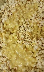 Easy recipe to prepare homemade popcorns.