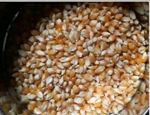 Easy recipe to prepare delicious homemade popcorn.