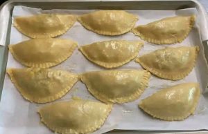 How To Make Sweet And Crispy Meat Pie At Home (5 Easy Steps)