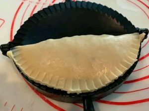 How To Make Sweet And Crispy Meat Pie At Home (5 Easy Steps)